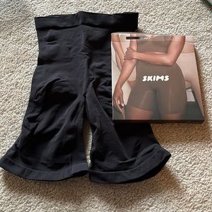 Skims mid thigh mid waist short